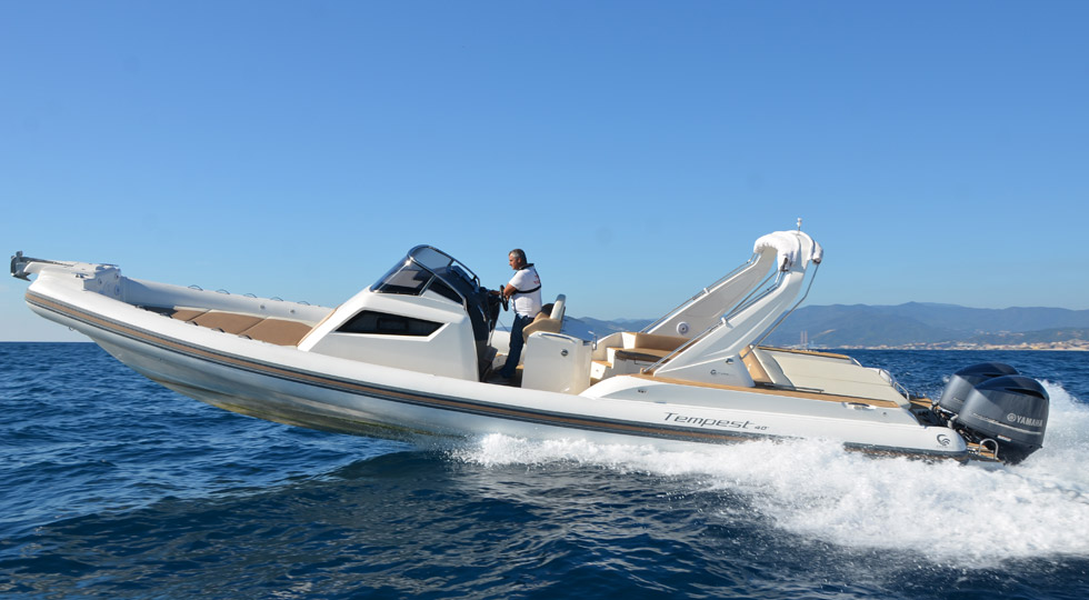 Capelli Tempest 40 with Yamaha F350 V8: 12 by 700 equals fun