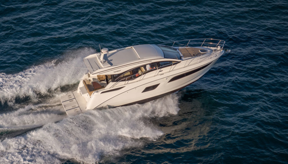 From Boot Düsseldorf, here’s the Sea Ray 400 Sundancer